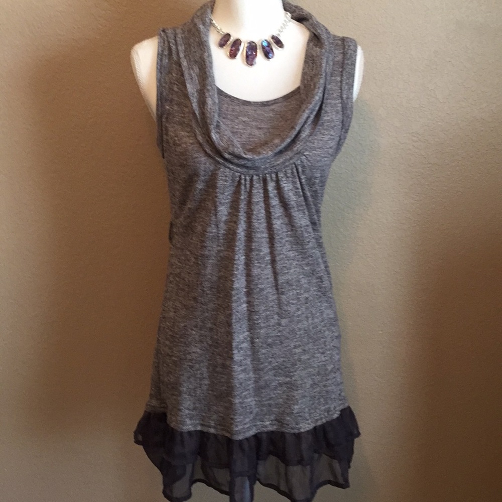 Blue bird large top. Adorable bottom ruffle